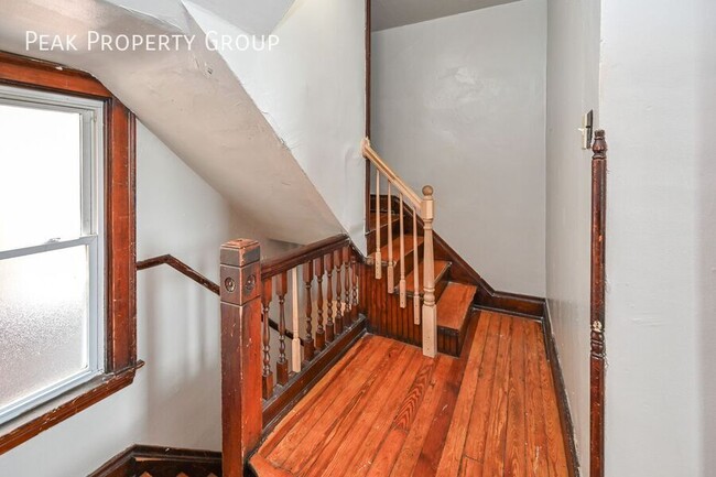 Building Photo - 2125 W Clifton Ave