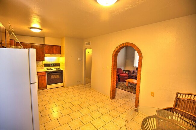 Foto del edificio - Duplex near U of A