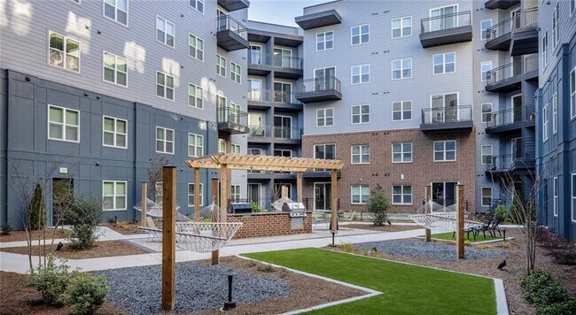 Foto del edificio - 5672 Peachtree Pkwy