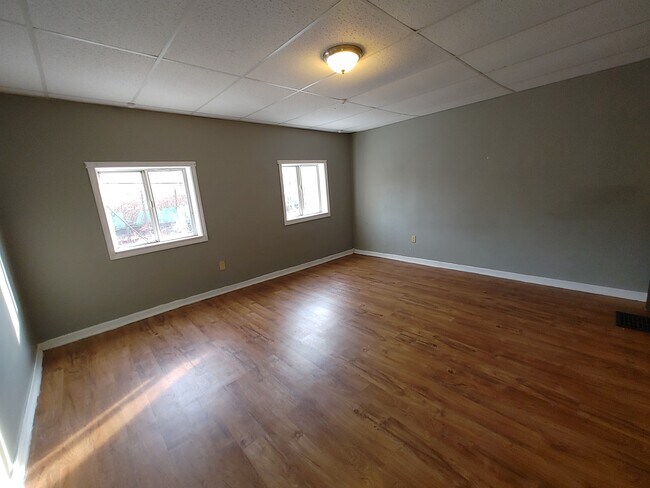 Building Photo - 5228 Lytle St