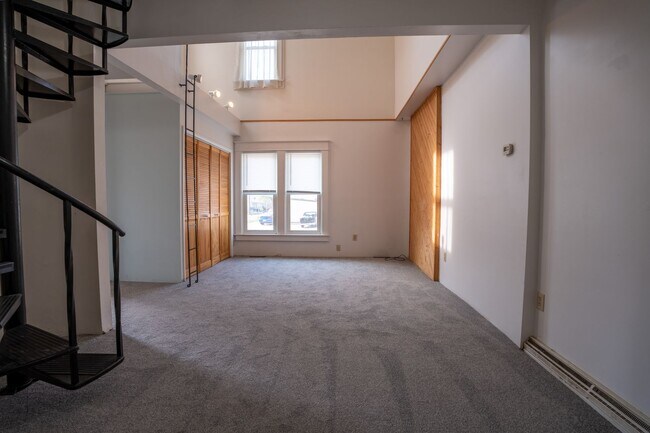 Building Photo - 919 Plum St