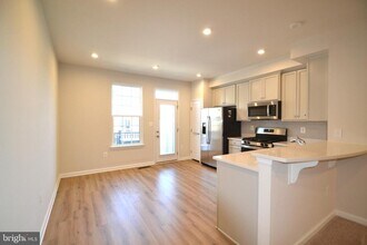 Building Photo - 1318 Trestle Dr