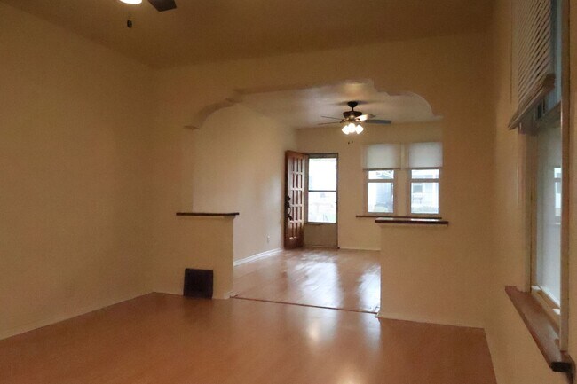 Foto del edificio - Charming Clifton Heights Bungalow!!