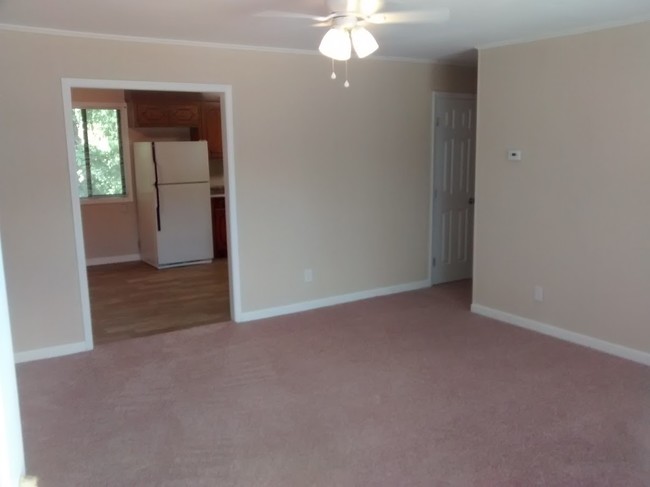 Building Photo - 812 Creekside Dr