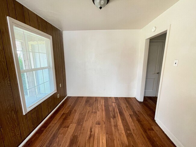 Building Photo - 1-Bedroom Duplex for Rent in Killeen