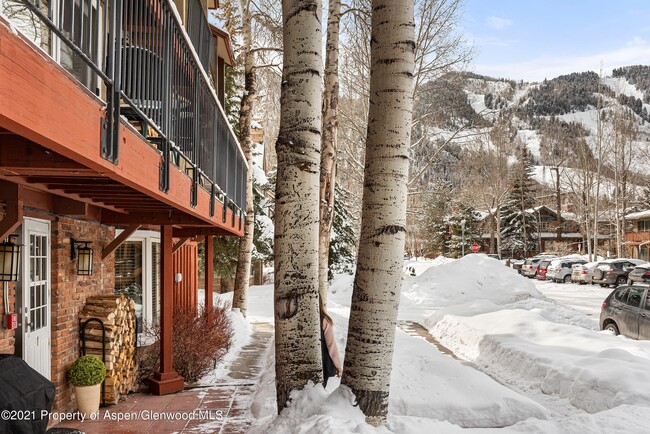 Building Photo - Aspen Core Three Bedroom Condo