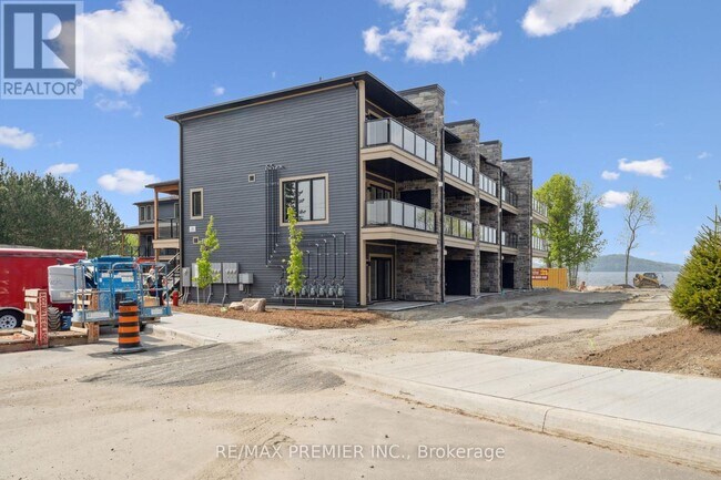 Photo du bâtiment - 249-105 Crescent Bay Ln