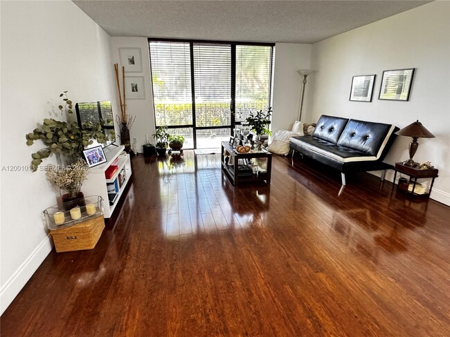Foto del edificio - 18151 NE 31st Ct