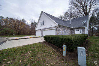 Building Photo - 6683 Courtyard Dr