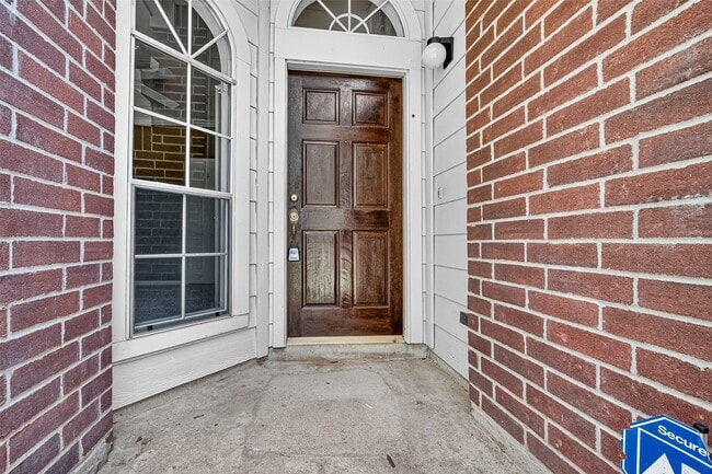 Building Photo - 815 Fairpark Ln