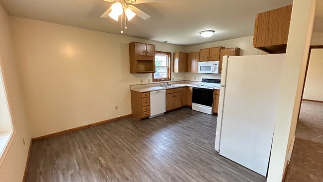 Building Photo - 4210 Menga Dr