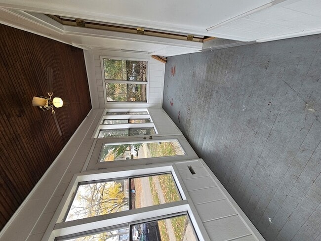 Building Photo - 211 Edwards Ave