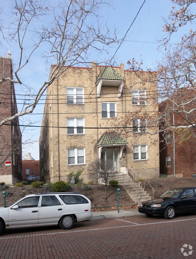 Building Photo - 714 Roselawn Ave