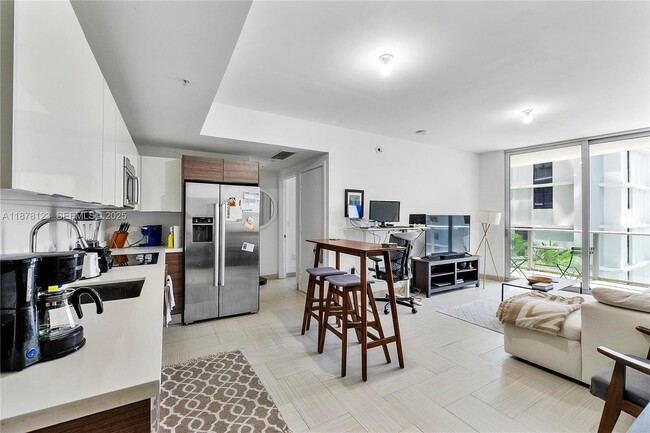 Building Photo - 1010 SW 2nd Ave