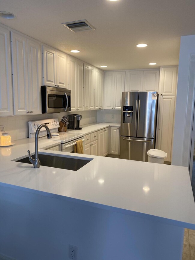 Building Photo - 203 Soriano Dr