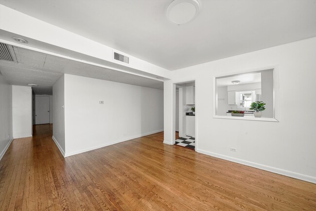 Foto del edificio - 6454 W North Ave