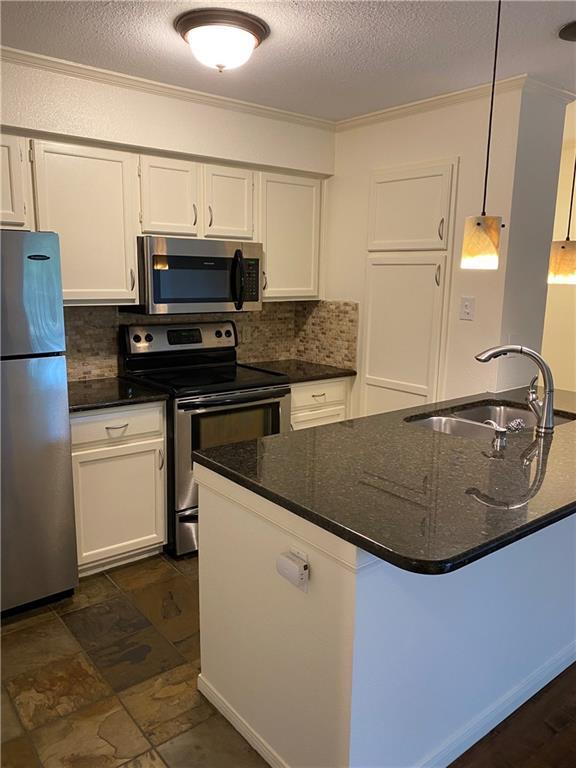 Foto del edificio - 8888 Tallwood Dr