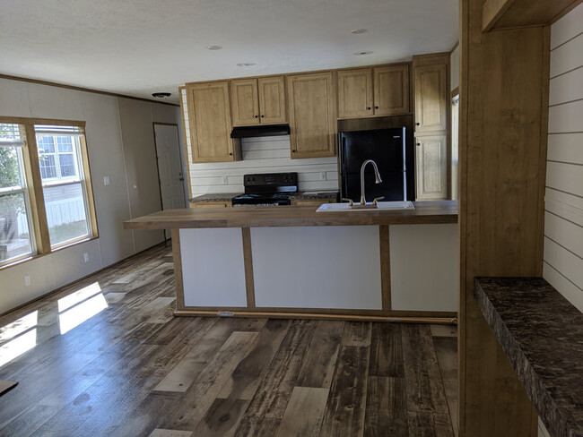 Building Photo - 261 Park Dr
