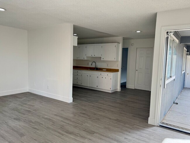 Building Photo - Freshly Updated 2 Bedroom Home with Garage in Sparks