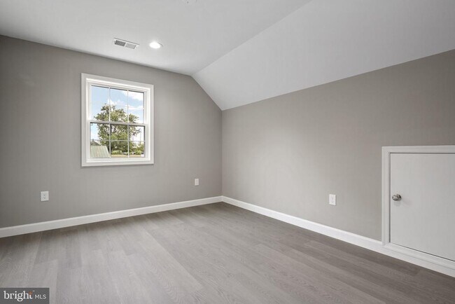 Foto del edificio - 2253 Papermill Rd