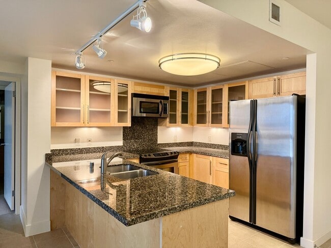 Building Photo - Beautifully Maintained 2-Bedroom, 2-Bath Residence in the Heart of Kaka?ako