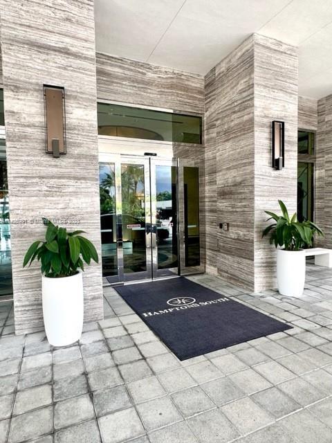 Building Photo - 20201 E Country Club Dr