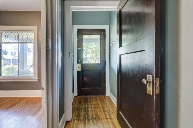 Foto del edificio - 223-225-225 Rosewood Terrace