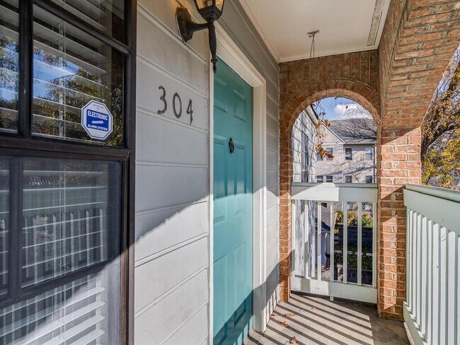 Building Photo - 1 BEDROOM 1 BATH RENOVATED CONDO IN FOURTH WARD