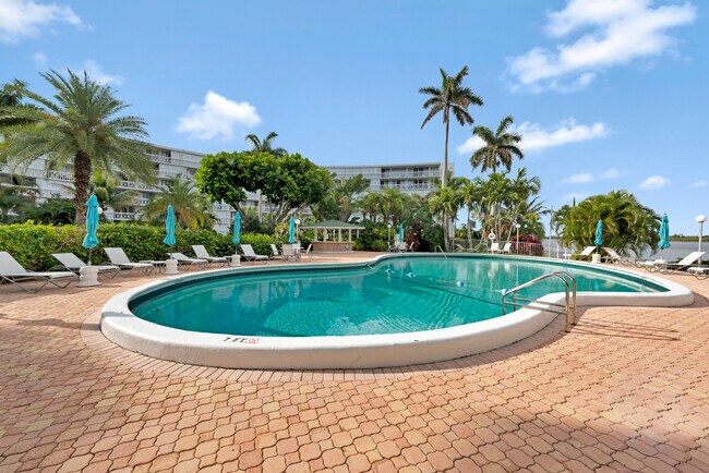 Foto del edificio - 2505 S Ocean Blvd