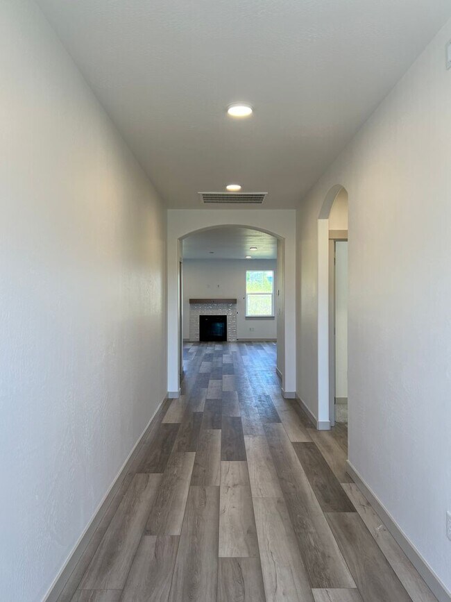 Foto del edificio - New Construction | 3 bed, 2 bath home in E...