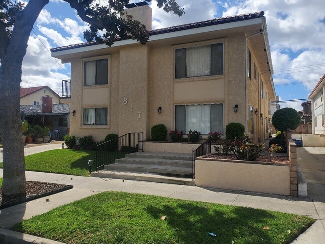 Building Photo - 817 N Stoneman Ave