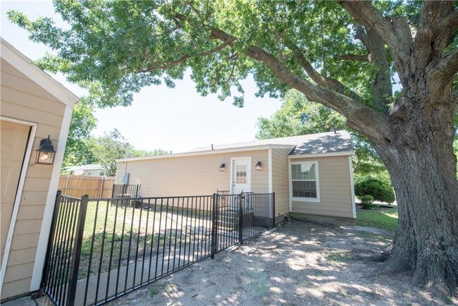Building Photo - 3440 Brady Ave