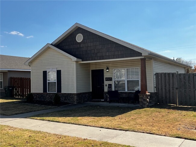 Building Photo - 4507 W Sweetgum Ln