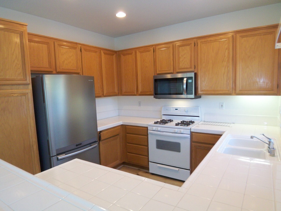 3 Vellisimo Dr, Aliso Viejo, CA 92656 Condo for Rent in Aliso Viejo