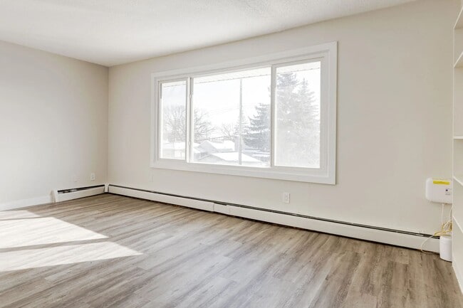 Building Photo - Fernwood Apartments