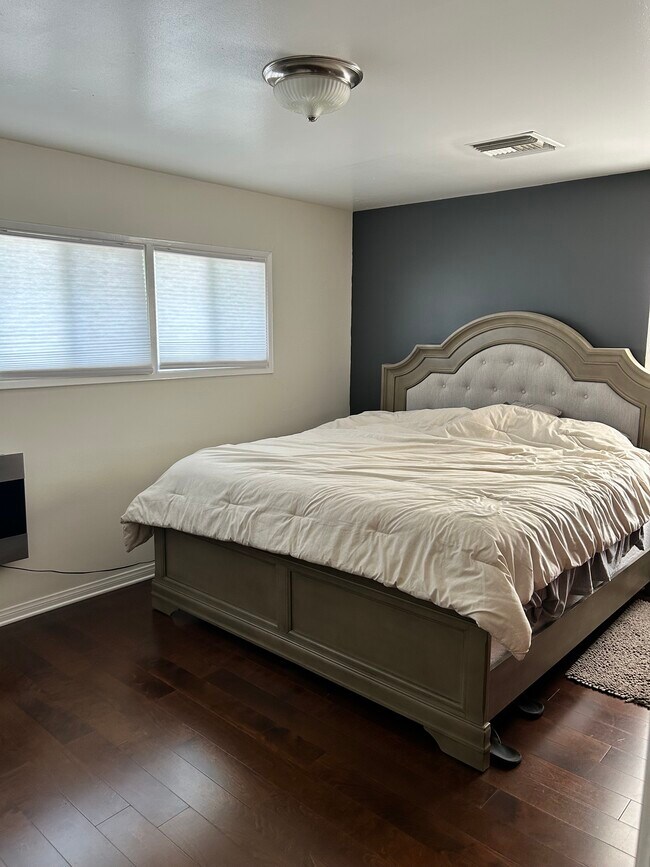 Foto del edificio - 6920 Chimineas Ave