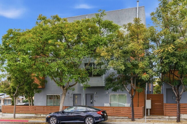 Foto del edificio - 4147 Bachman Pl
