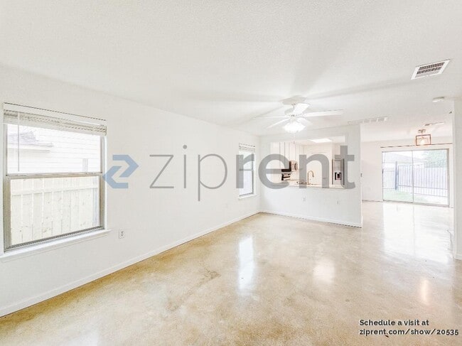 Building Photo - 5803 Viewpoint Dr