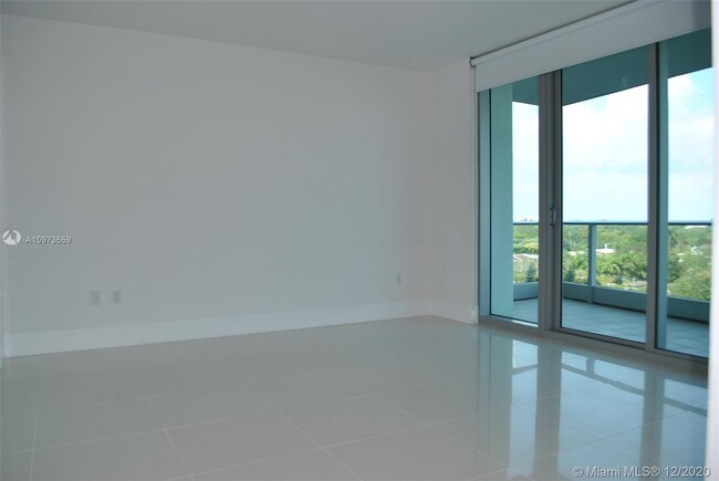 Building Photo - 2627 S Bayshore Dr