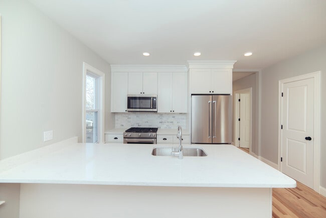 Building Photo - 10 Duffley Ct
