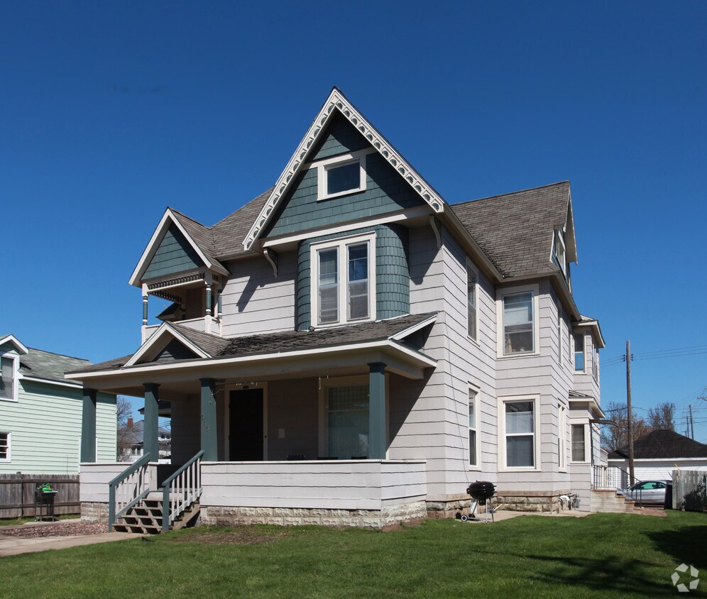 516 W Grand Ave, Eau Claire, WI 54703 Apartments in Eau Claire, WI