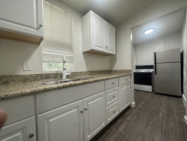 Building Photo - 614 E 600 S