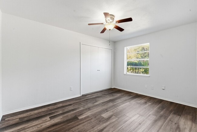 Building Photo - Amazing in Arlington