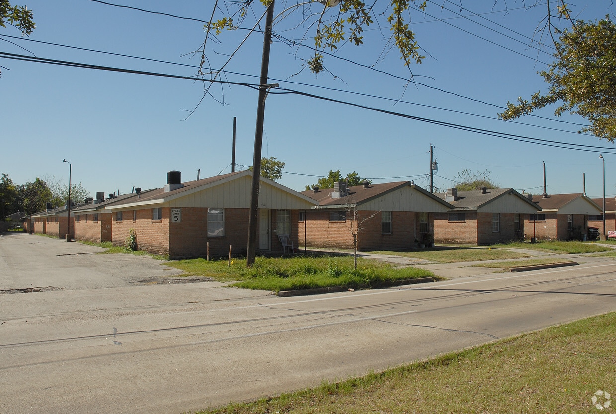 5510-5520 Cavalcade St - Cavalcade Plaza Homes