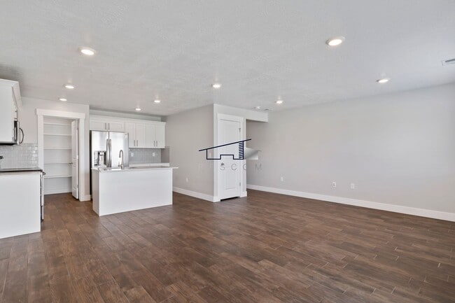Building Photo - Charming South Weber Townhome Available!