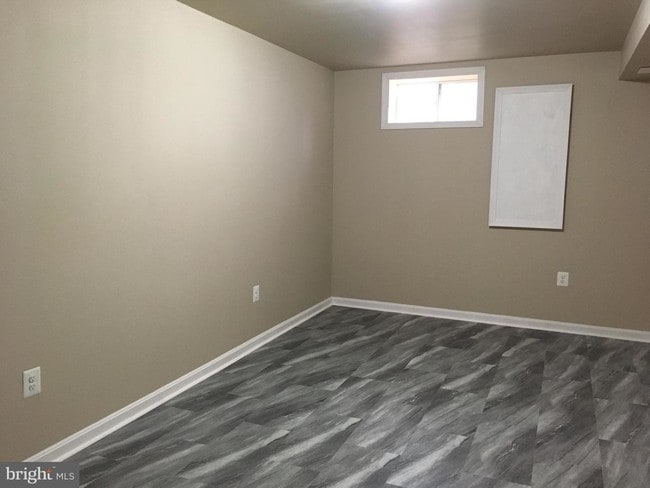 Building Photo - 2827 SLINGERLAND Dr