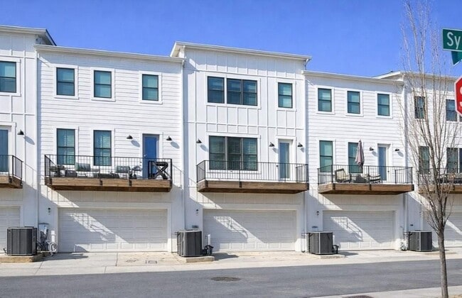 Building Photo - 2475 Sycamore Rd NW