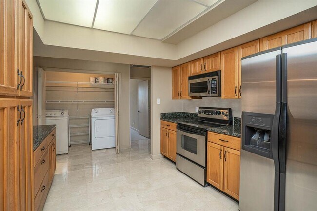 Foto del edificio - 5200 Keller Springs Rd