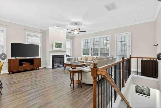 Foto del edificio - 2407 Tenor Ln