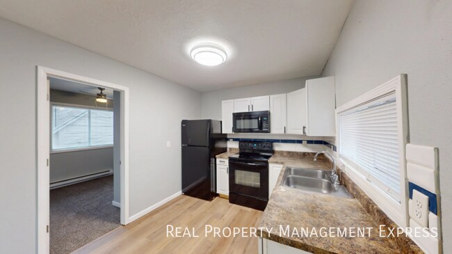 Building Photo - 2 Bedroom 1 Bathroom Home